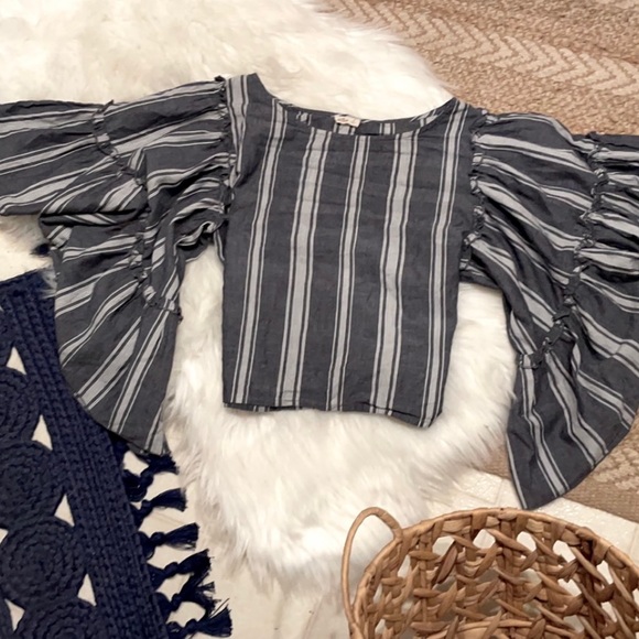 Hollister Tops - HP ✨ | NWOT Hollister Bell Sleeve Top | S | Navy + White